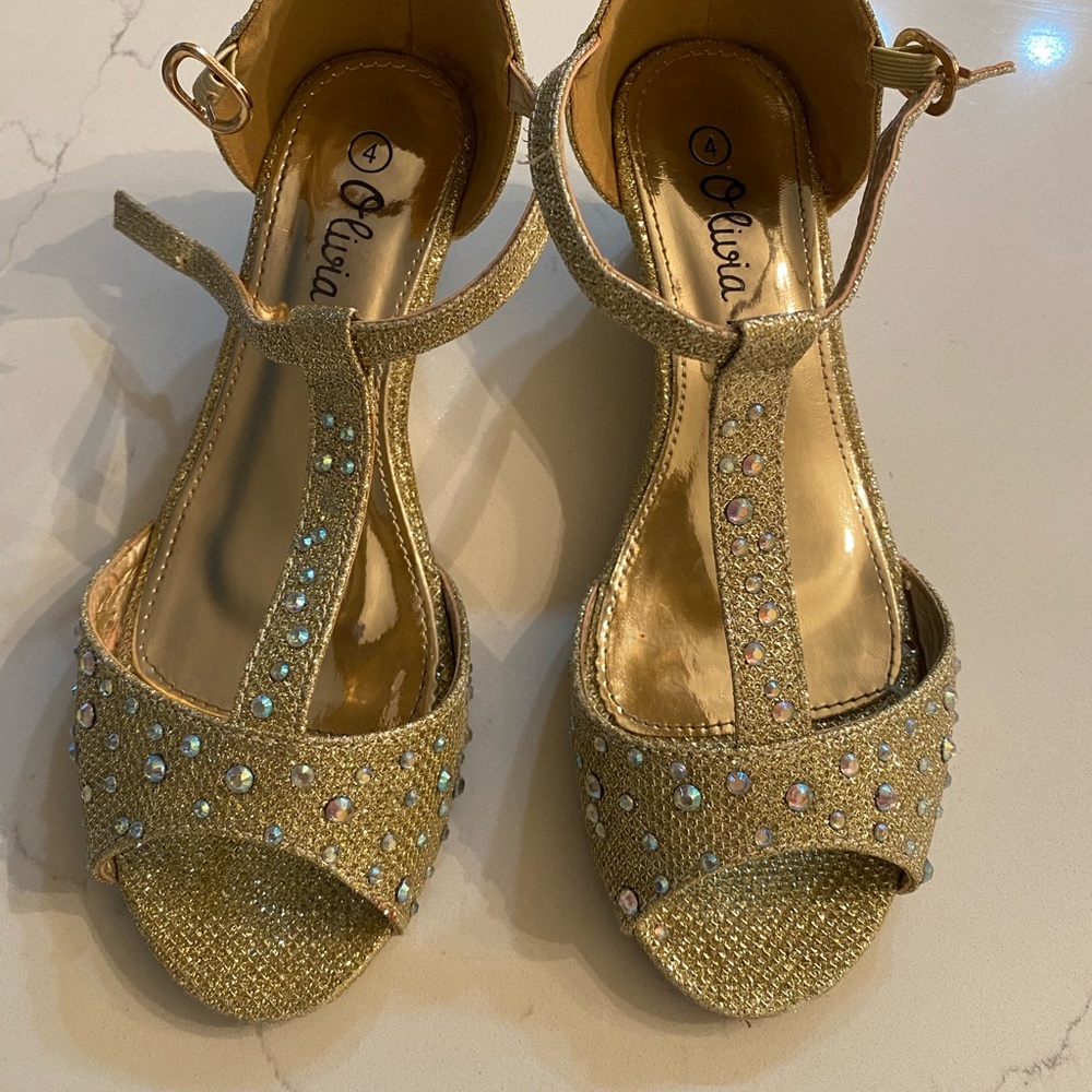 Girls size 4 holiday shoes worn once